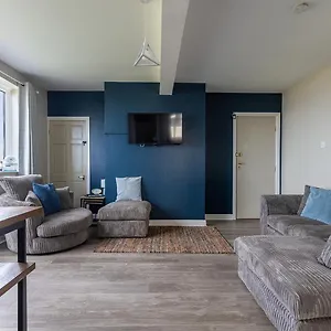 https://sea-view-apartment-3-bed-beachfront-balcony-apartment.yorkshirehotels.net